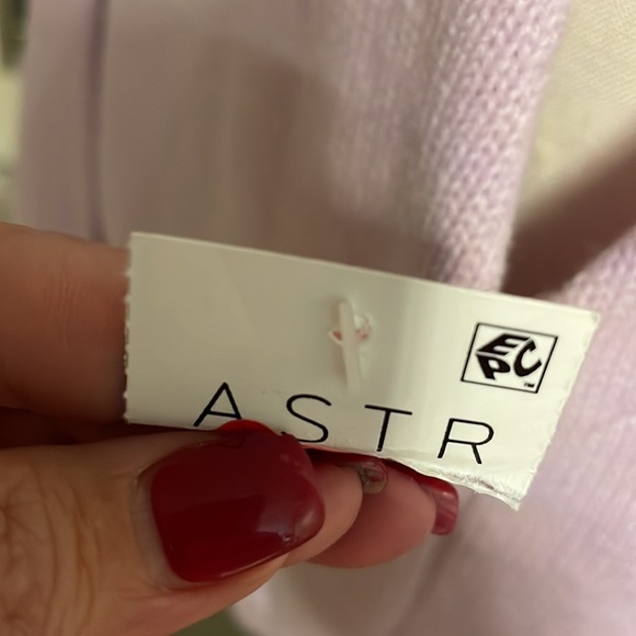 ASTR The Label Lilac Twist back neckline open back sweater, V neck size Med - Picture 9 of 10